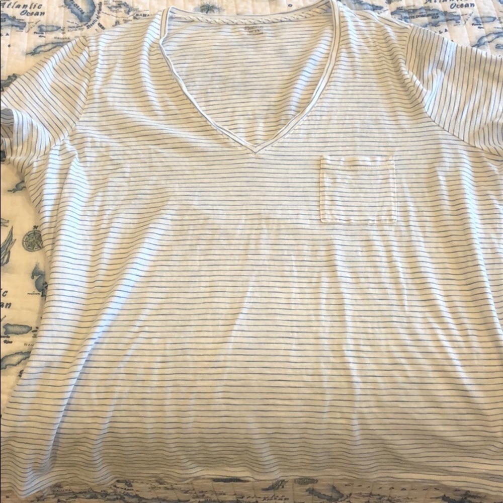 Old navy lightweight vneck T-shirt 2xl xxl striped